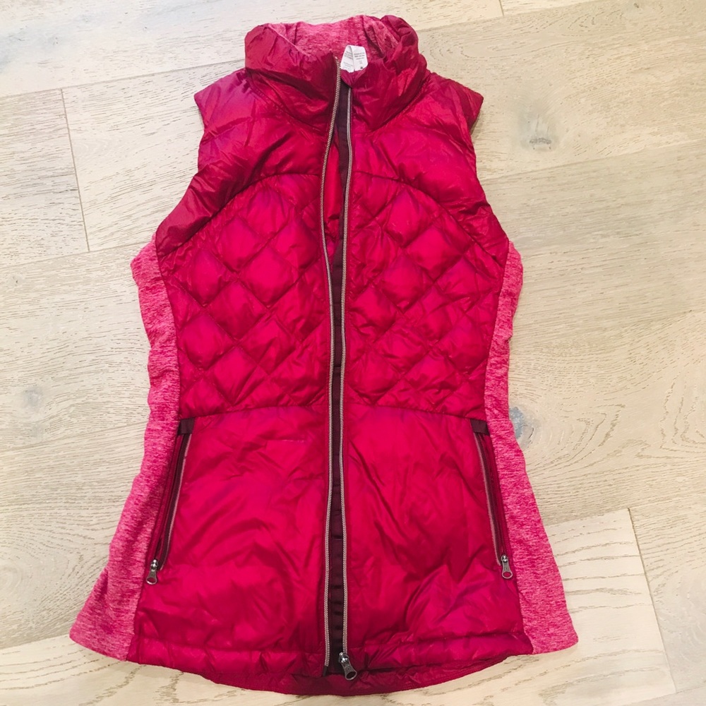 Lululemon Vest in dark red!